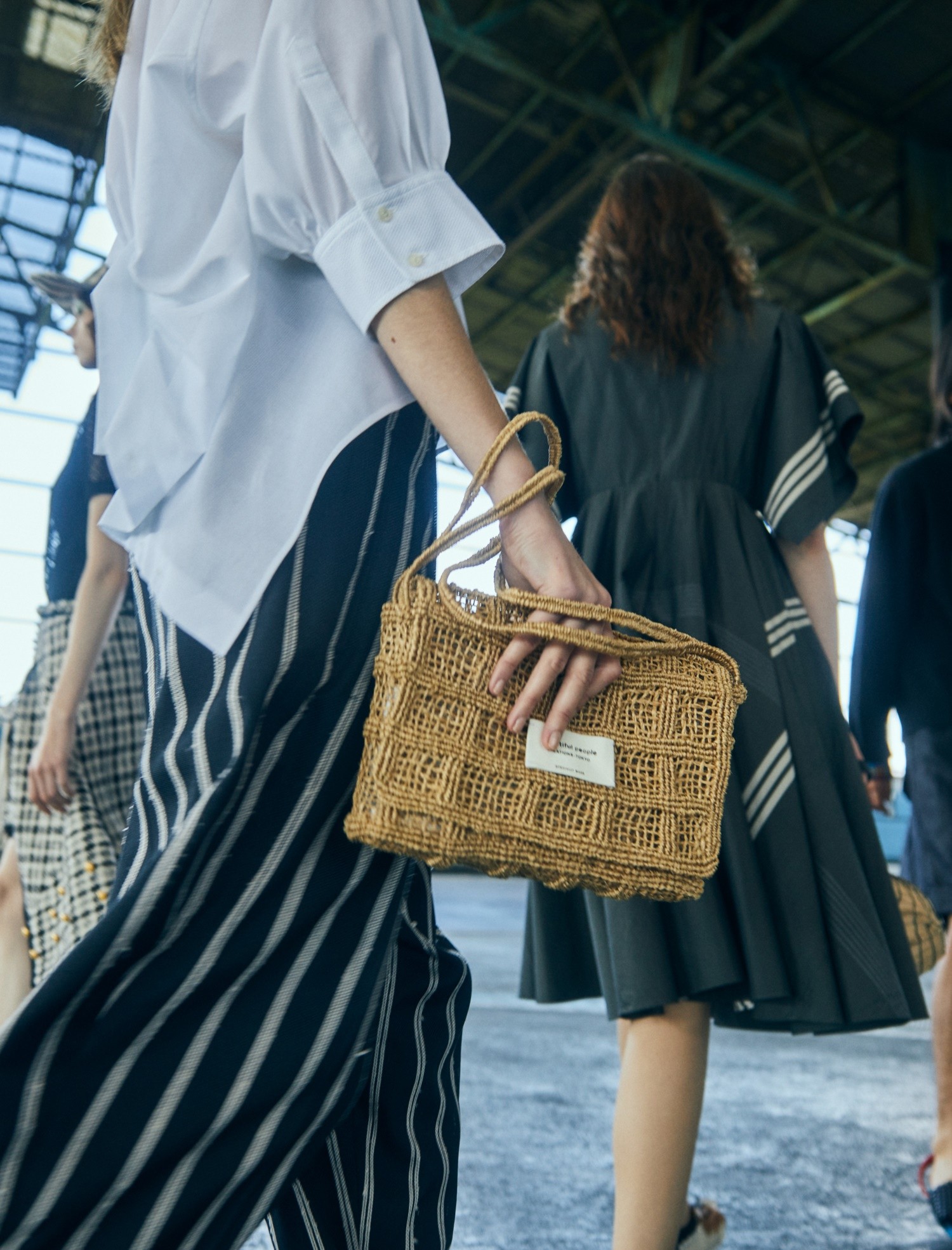 Beautiful People Online Store ビューティフルピープルオンラインストア 定番商品 アバカニッティング コンパクトショルダーバッグ Beautiful People Online Store ビューティフルピープルオンラインストア 定番商品 アバカニッティング コンパクトショルダーバッグ